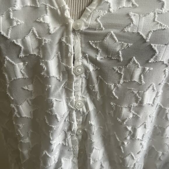 Lane Bryant Textured Peplum Stars Blouse Size 14/16 White V-Neck Button Playful - Picture 12 of 12